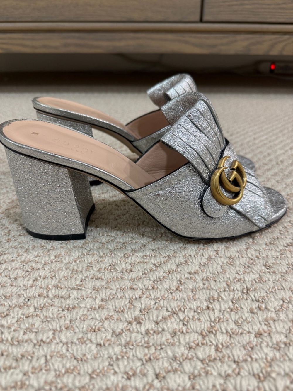 Gucci Marmont Kiltie Slides Metallic Silver leather size IT40/US 10 - Picture 2 of 7